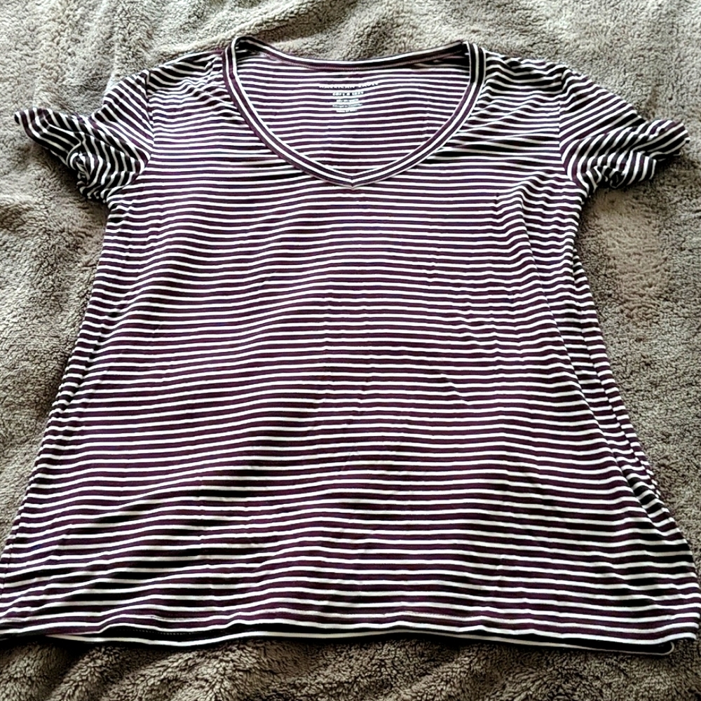 American Eagle maroon striped soft v neck T XS